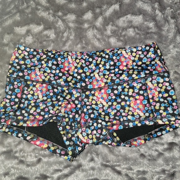 Fleo Booty Shorts - Picture 1 of 3